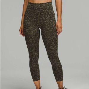 Lululemon Base Pace High-Rise Tight 25"
Intertwined Camo Medium Olive Multi 4